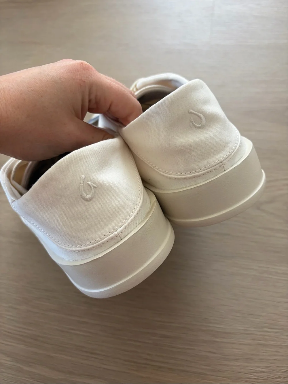 Olukai Tradewind Canvas Casual Sneakers Shoes Off White Men’s 9 NEW